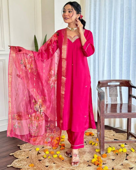 Beautifully designed that seamlessly combines tradition kurta set