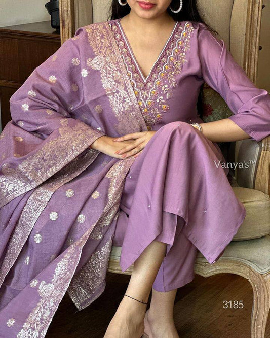 Beautifully designed that seamlessly combines tradition kurta set