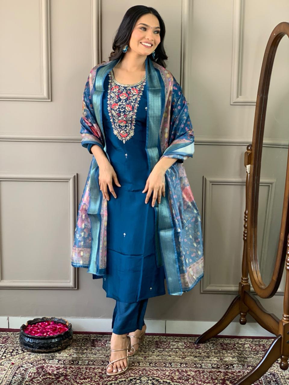 Beautifully designed that seamlessly combines tradition kurta set