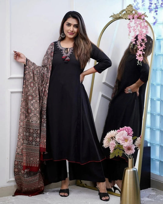Beautifully designed that seamlessly combines tradition kurta set