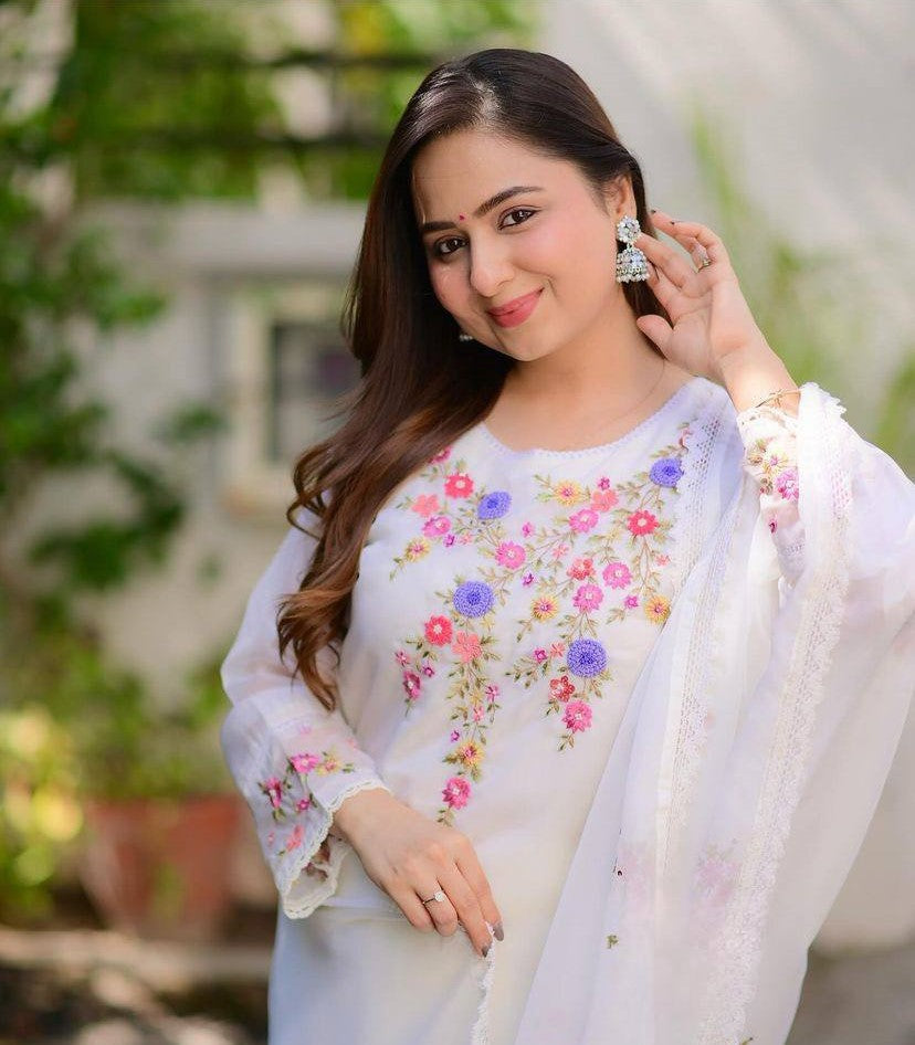 Beautifully designed that seamlessly combines tradition kurta set