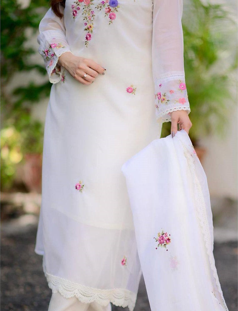 Beautifully designed that seamlessly combines tradition kurta set