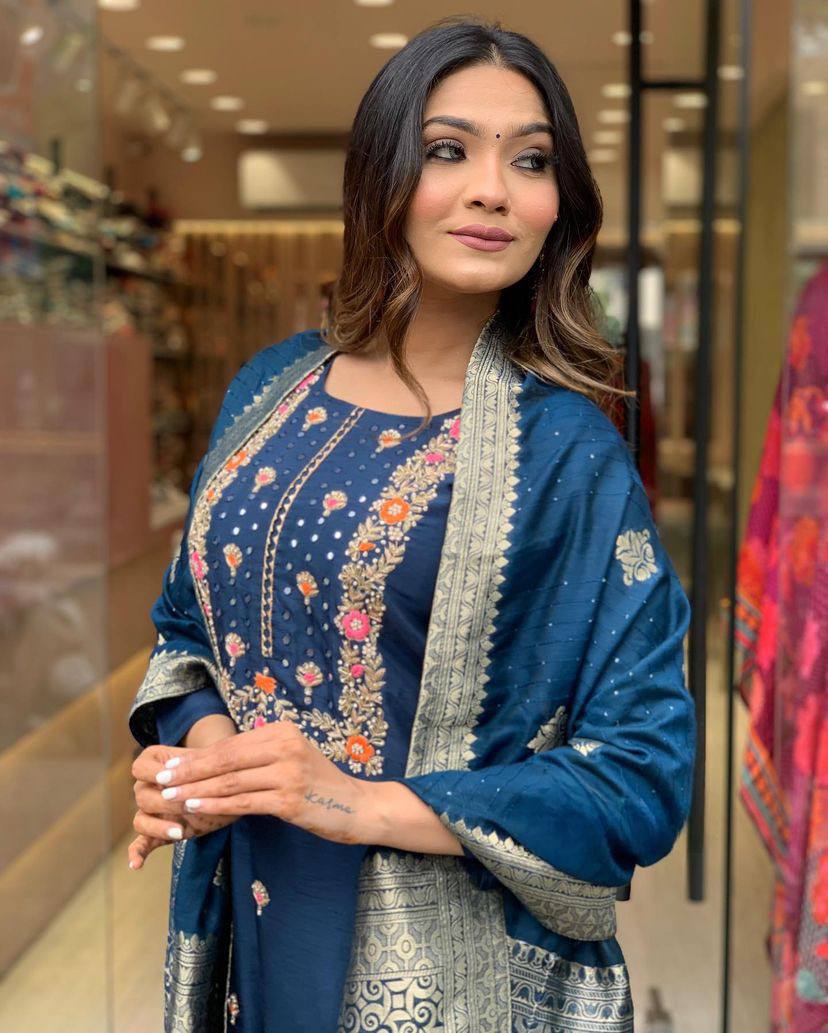 Beautifully designed that seamlessly combines tradition kurta set