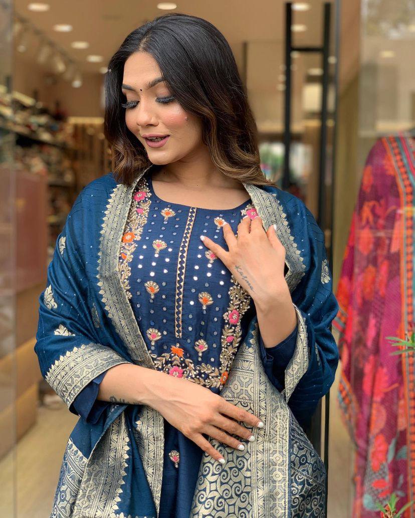 Beautifully designed that seamlessly combines tradition kurta set