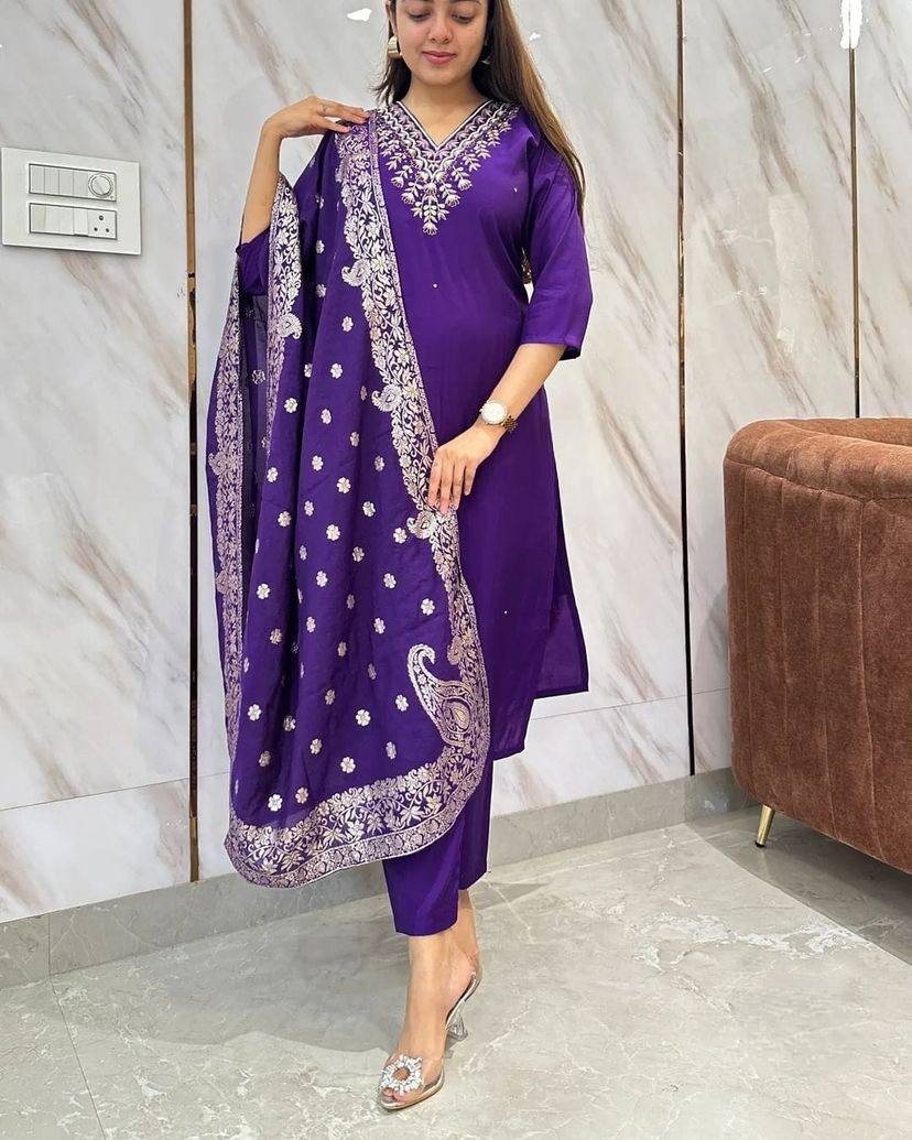 Beautifully designed that seamlessly combines tradition kurta set