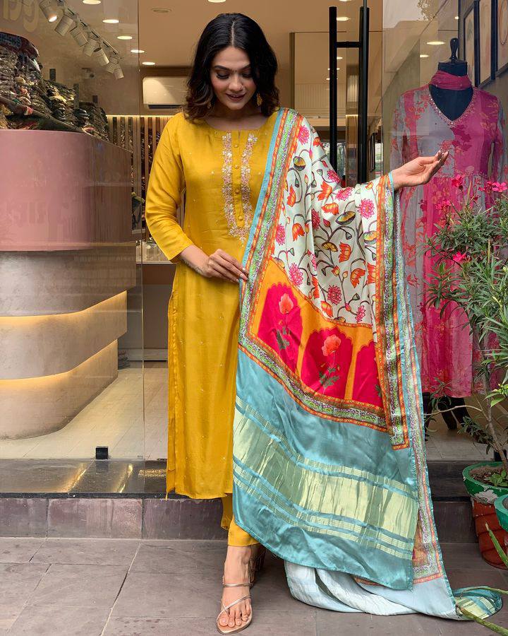 Beautifully designed that seamlessly combines tradition kurta set