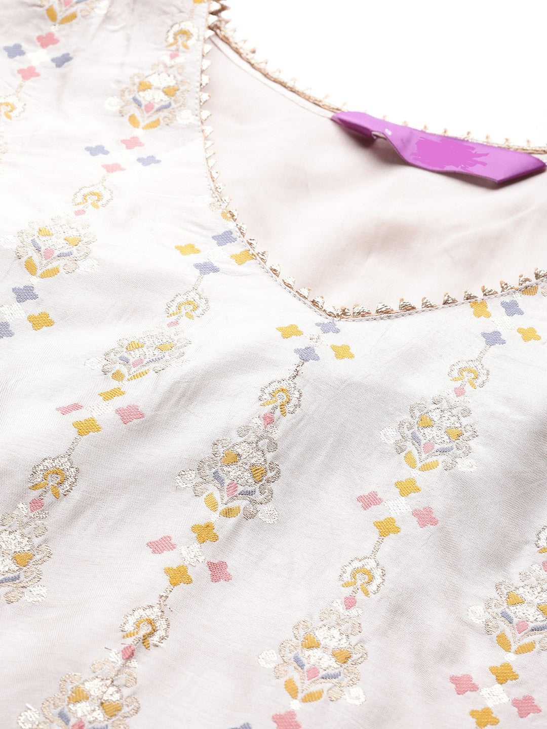 Beautifully designed that seamlessly combines tradition kurta set