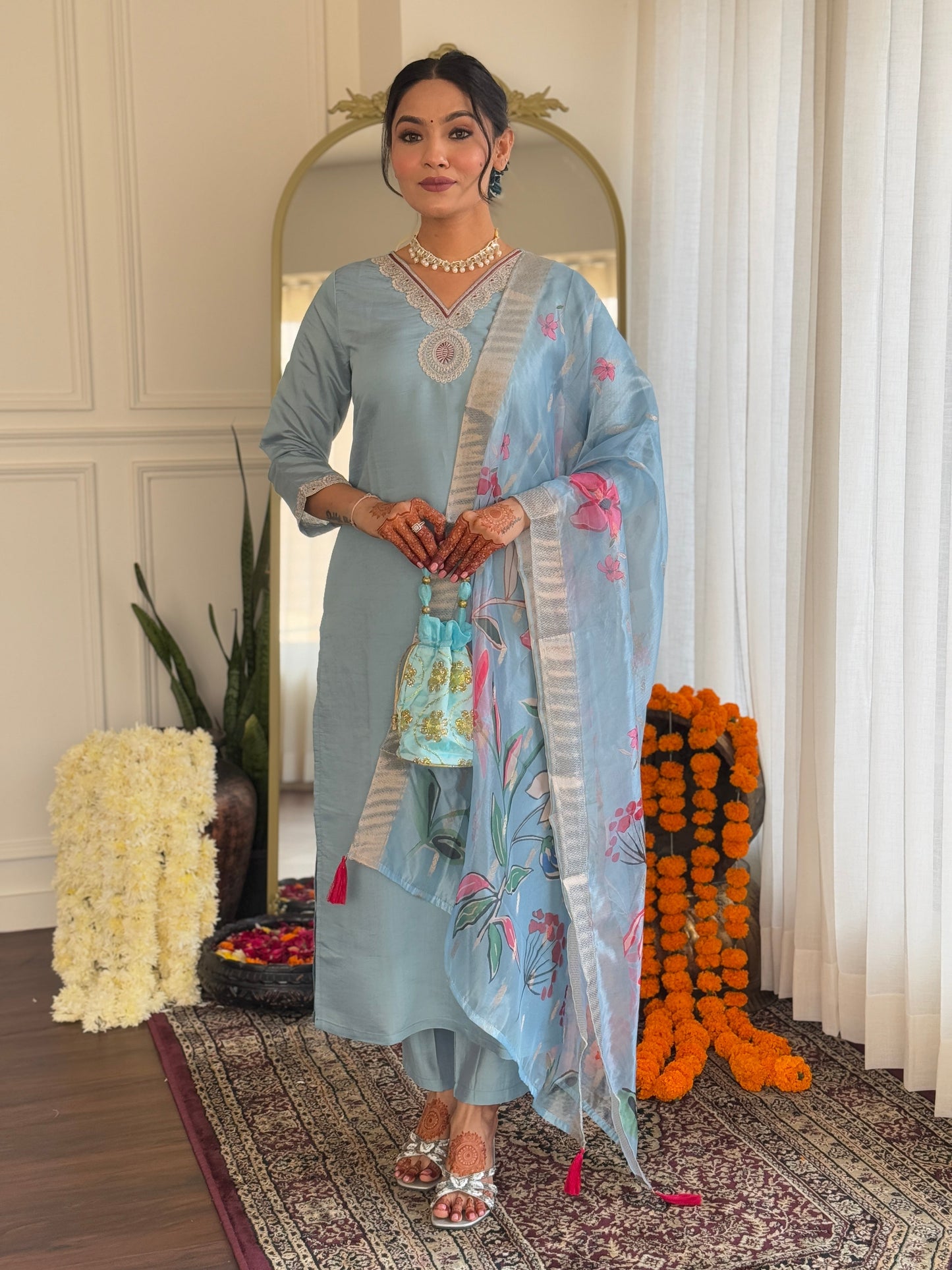 Beautifully designed that seamlessly combines tradition kurta set