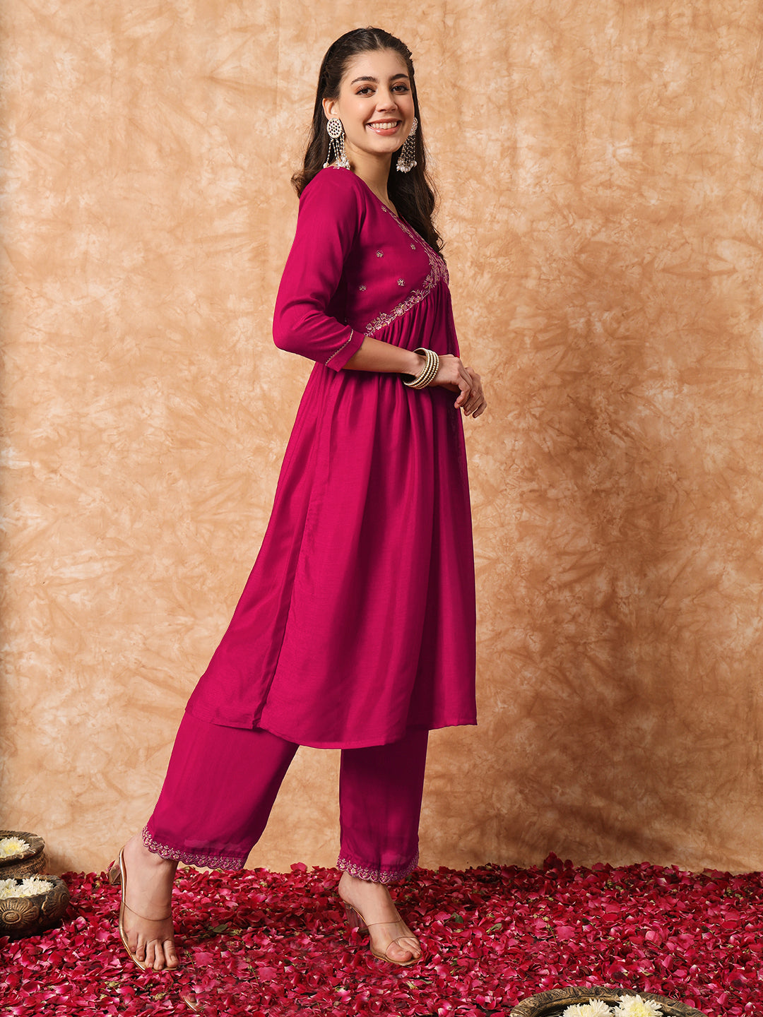 Beautifully designed that seamlessly combines tradition kurta set