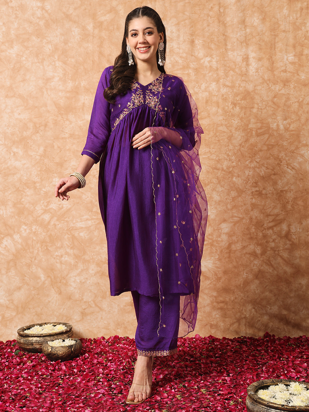 Beautifully designed that seamlessly combines tradition kurta set