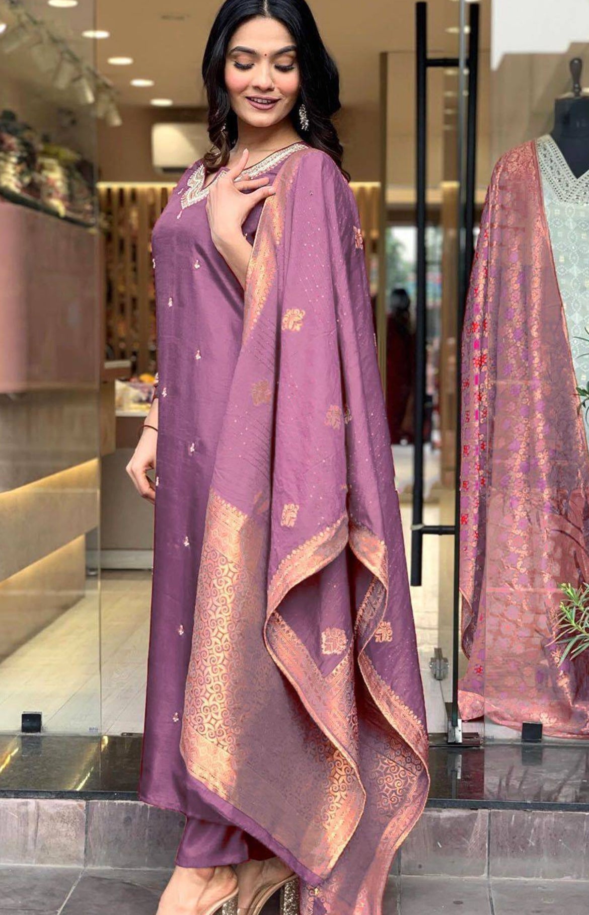 Beautifully designed that seamlessly combines tradition kurta set