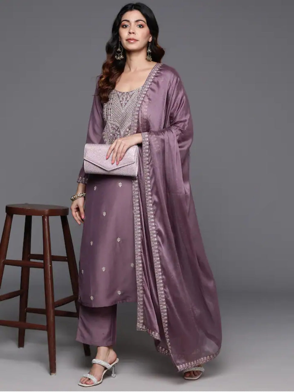 Beautifully designed that seamlessly combines tradition kurta set