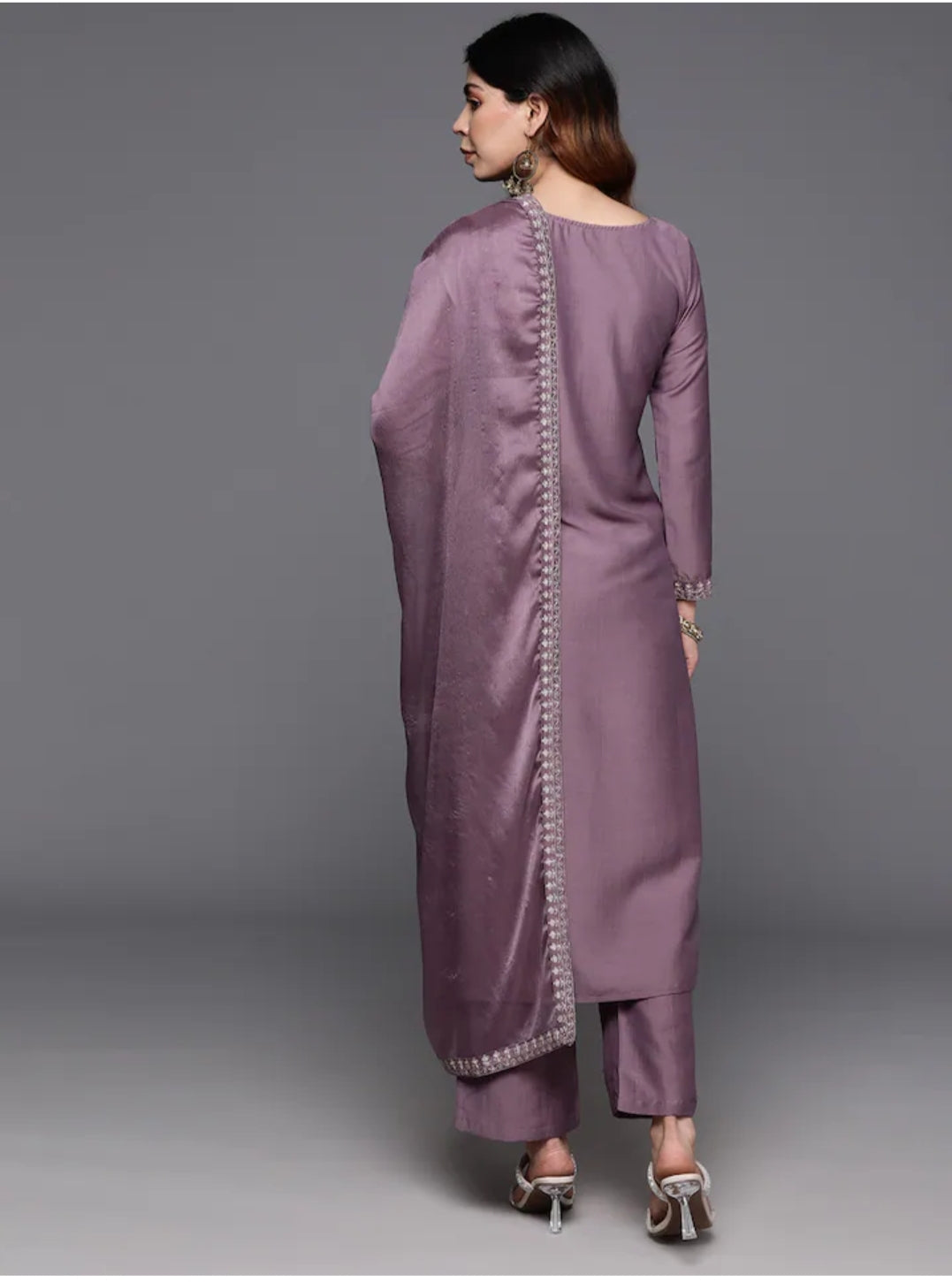 Beautifully designed that seamlessly combines tradition kurta set