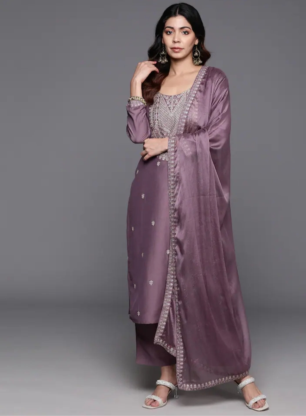 Beautifully designed that seamlessly combines tradition kurta set