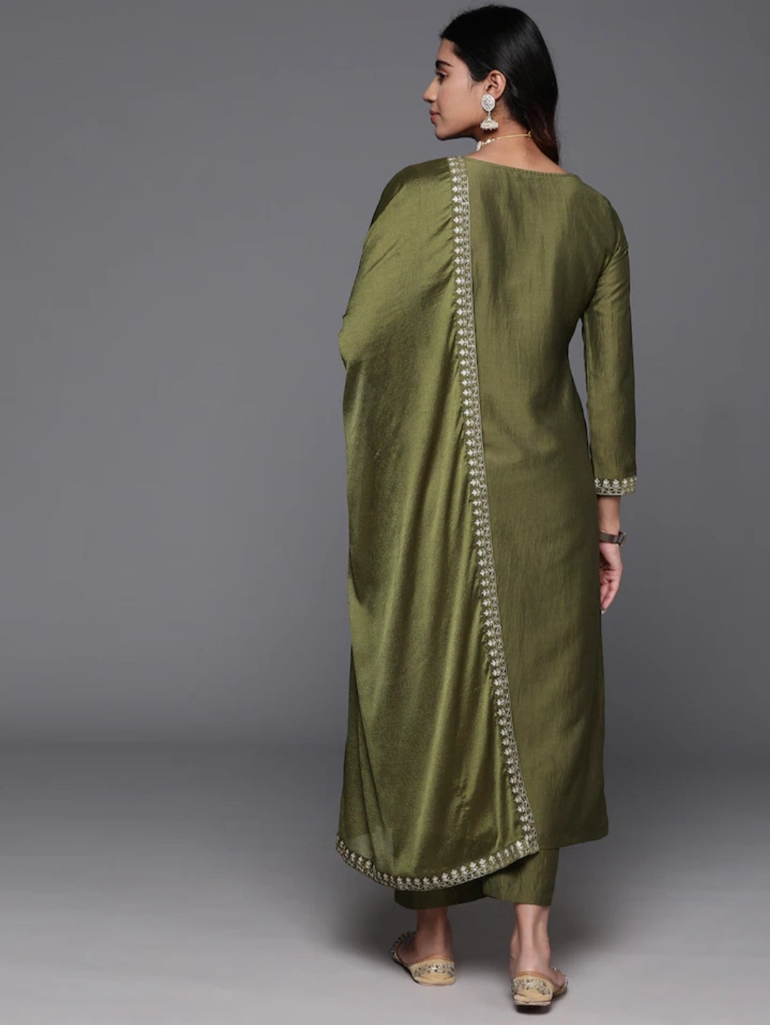 Beautifully designed that seamlessly combines tradition kurta set