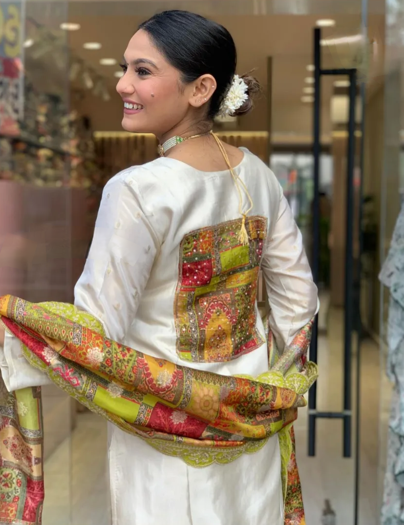 Beautifully designed that seamlessly combines tradition kurta set