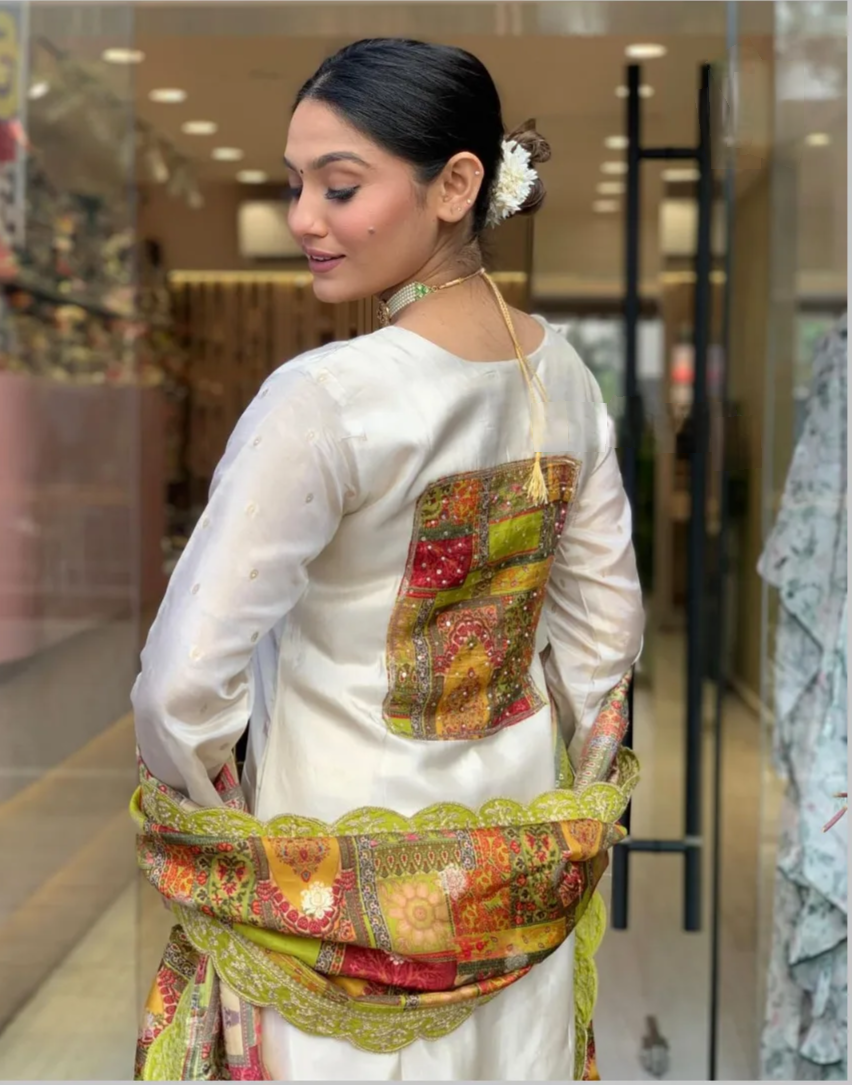 Beautifully designed that seamlessly combines tradition kurta set