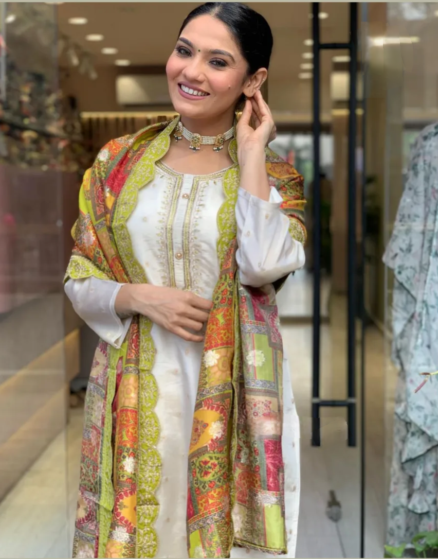 Beautifully designed that seamlessly combines tradition kurta set