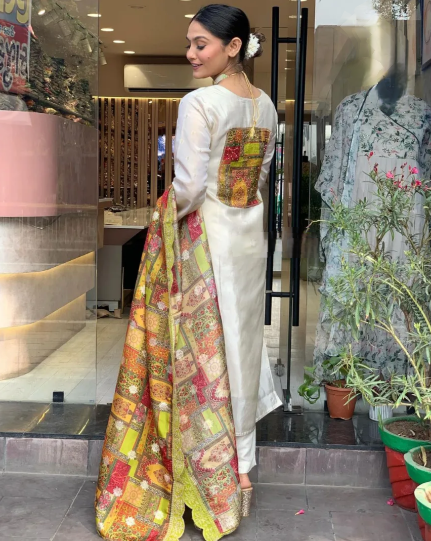 Beautifully designed that seamlessly combines tradition kurta set