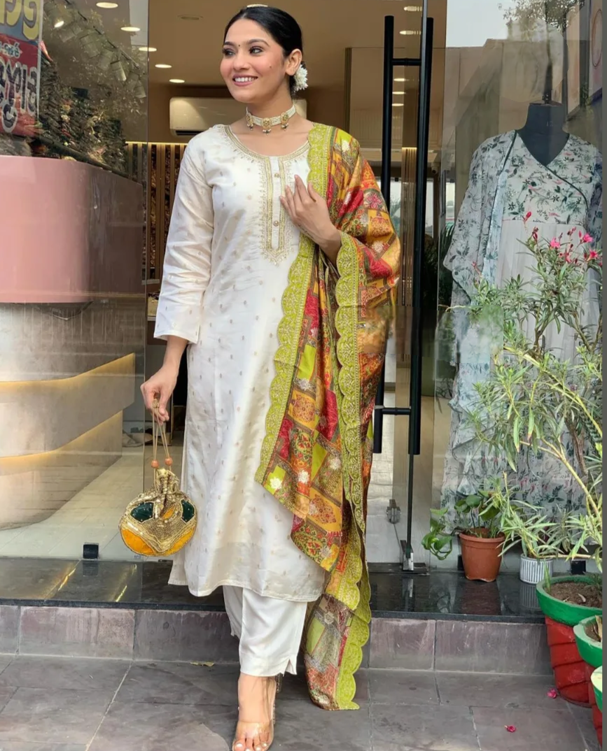 Beautifully designed that seamlessly combines tradition kurta set