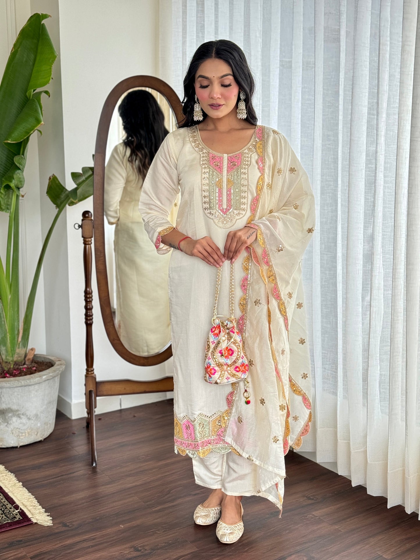 Beautifully designed that seamlessly combines tradition kurta set