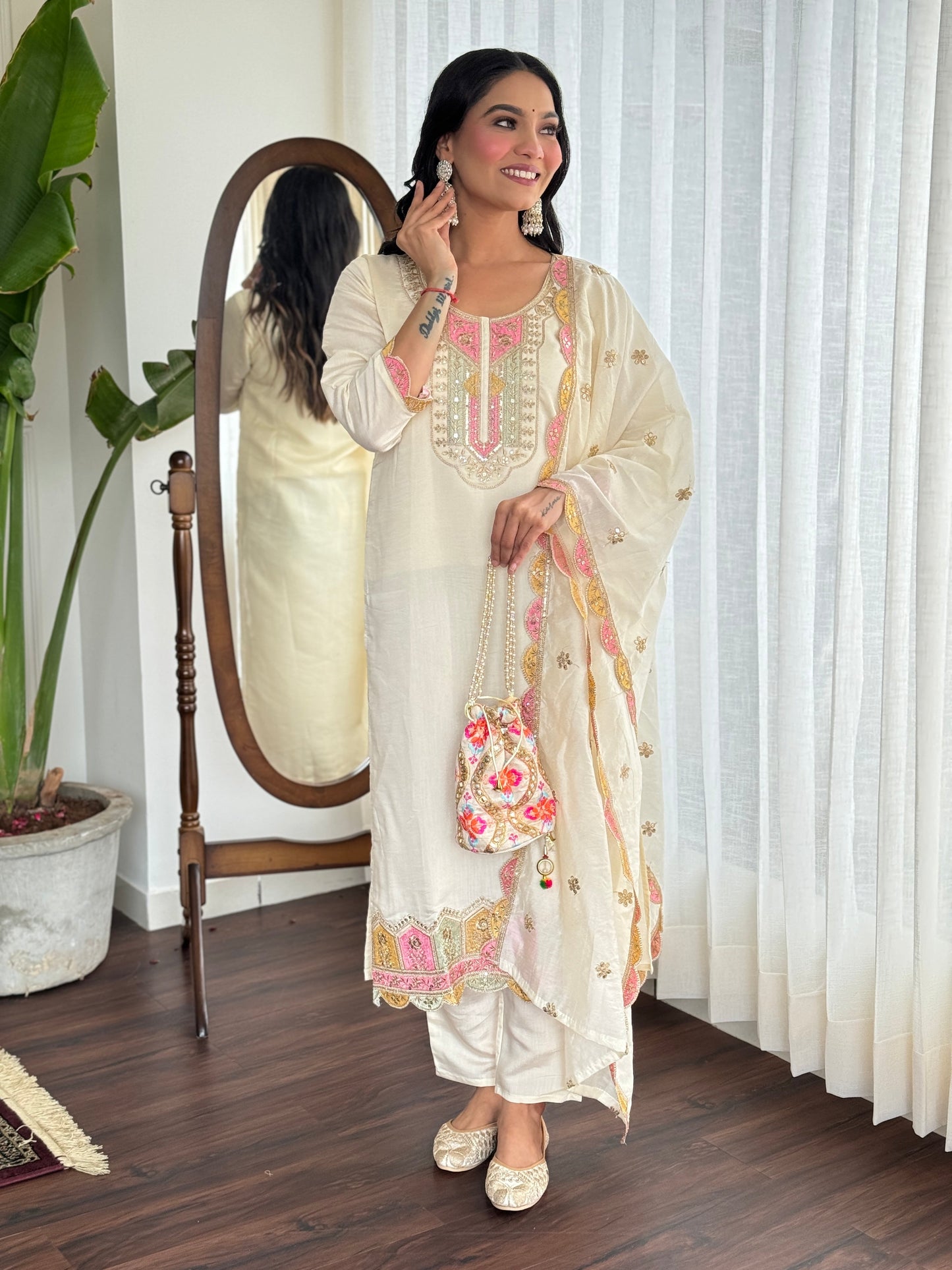 Beautifully designed that seamlessly combines tradition kurta set