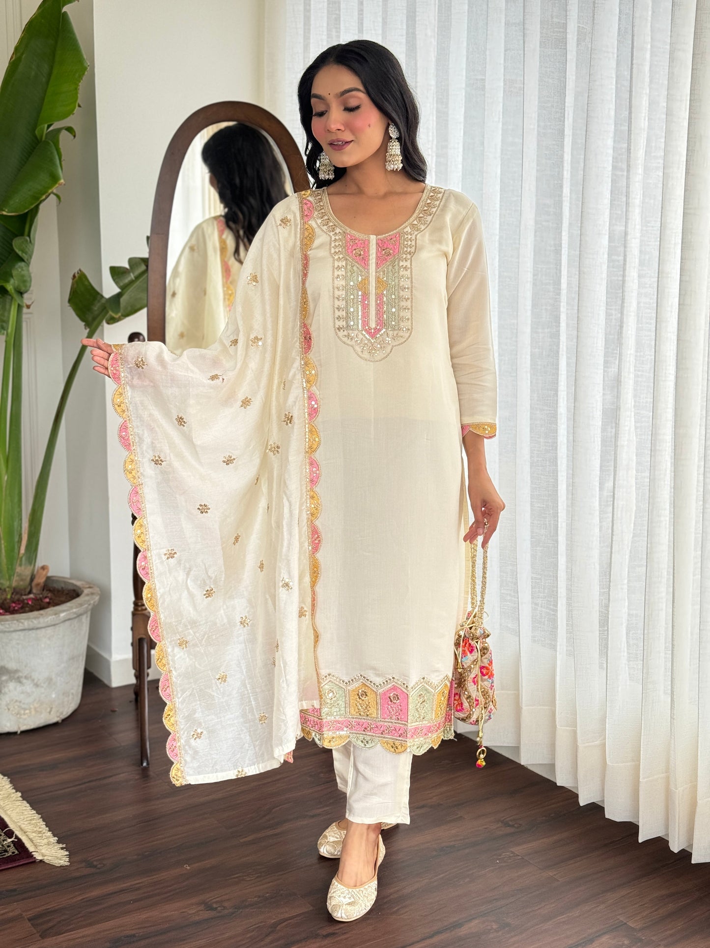 Beautifully designed that seamlessly combines tradition kurta set