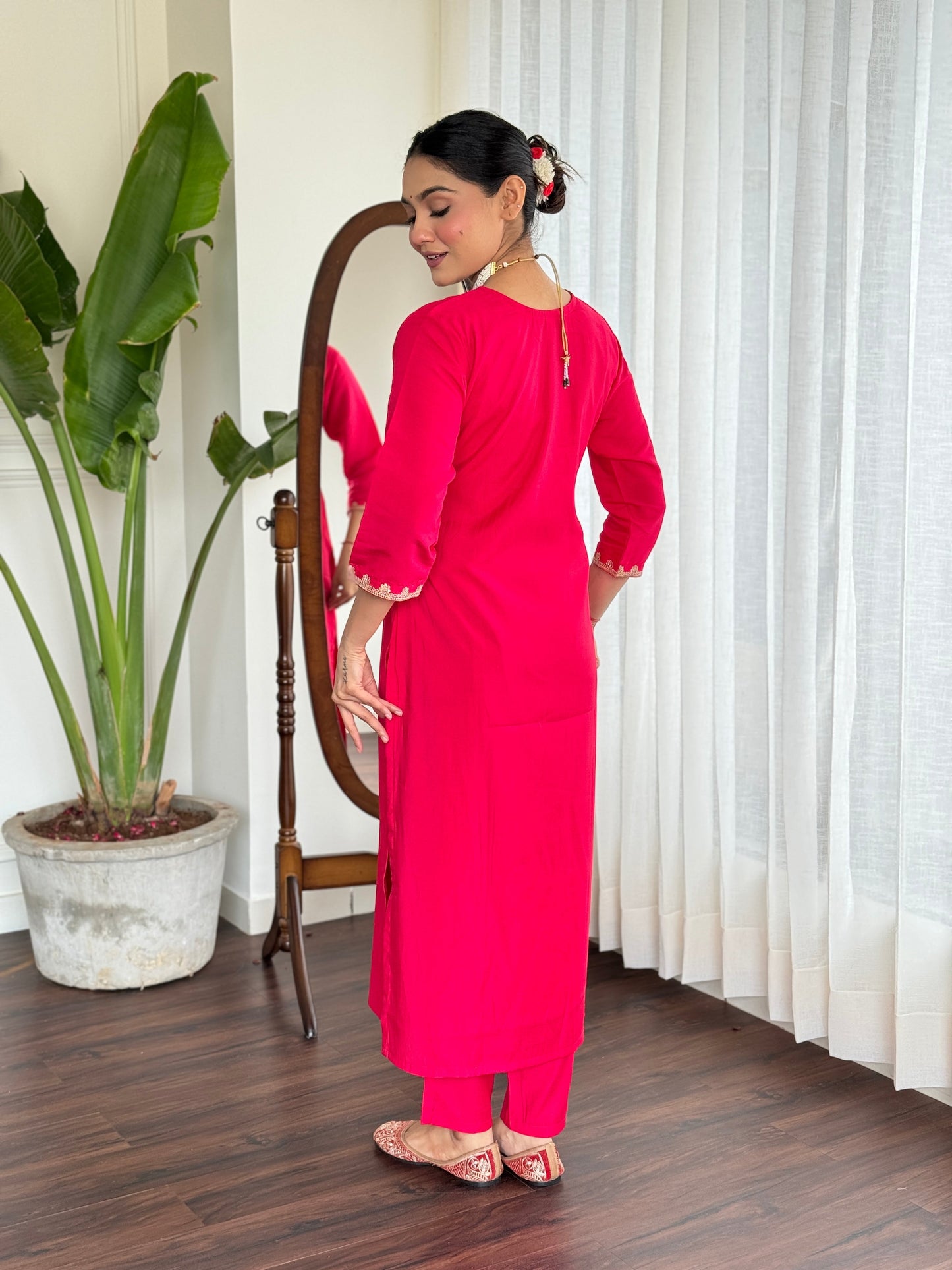 Beautifully designed that seamlessly combines tradition kurta set