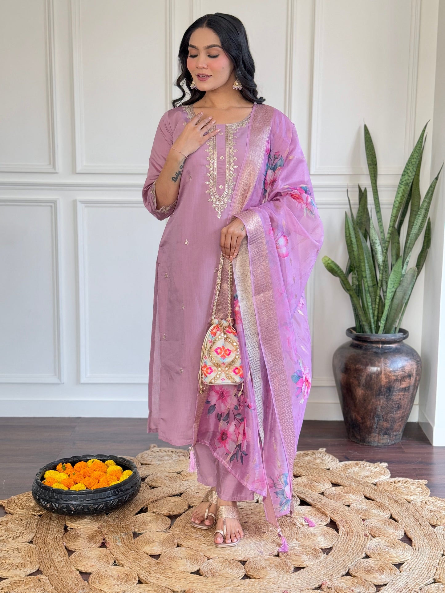 Beautifully designed that seamlessly combines tradition kurta set