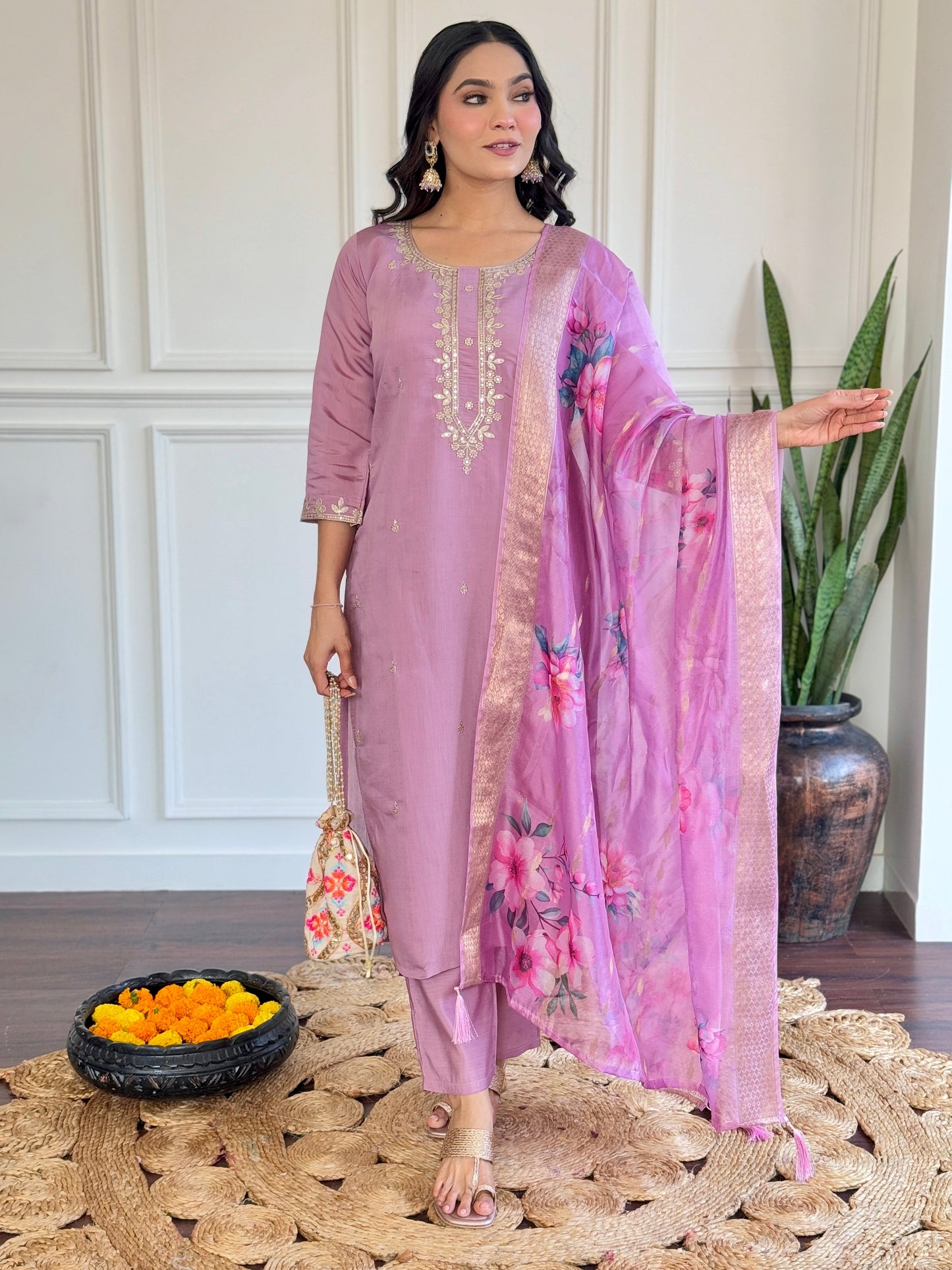 Beautifully designed that seamlessly combines tradition kurta set