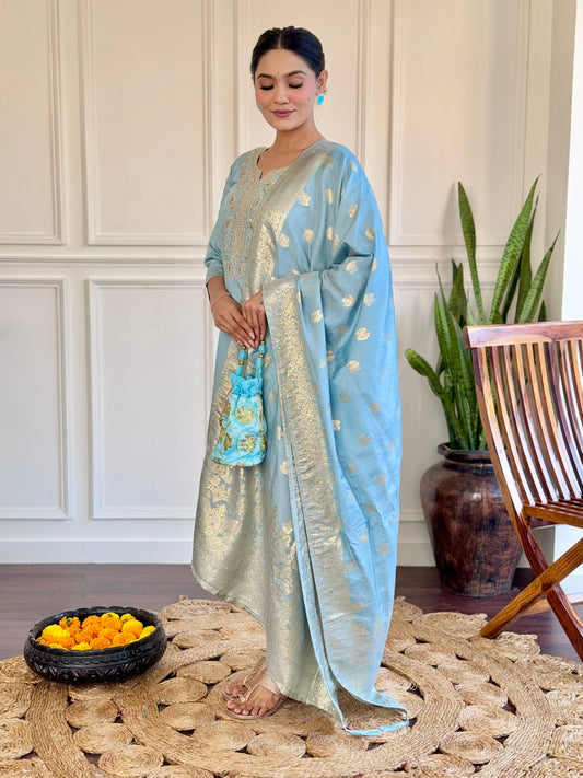 Beautifully designed that seamlessly combines tradition kurta set