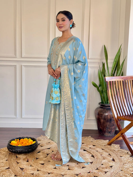 Beautifully designed that seamlessly combines tradition kurta set