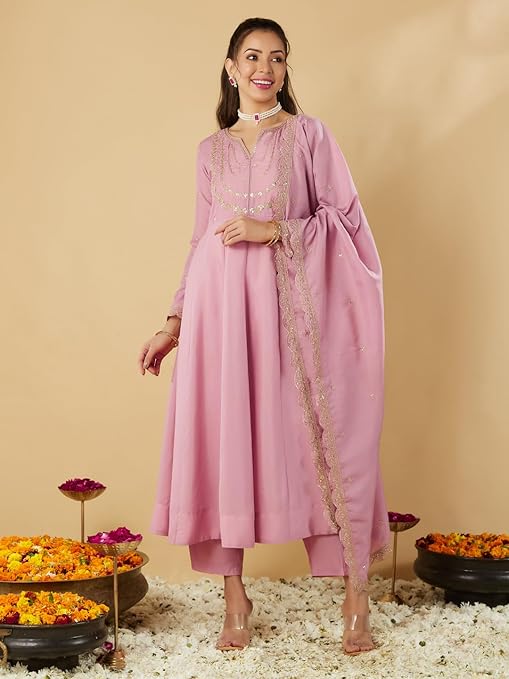 Beautifully designed that seamlessly combines tradition kurta set