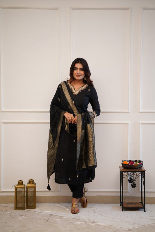 Beautifully designed that seamlessly combines tradition kurta set