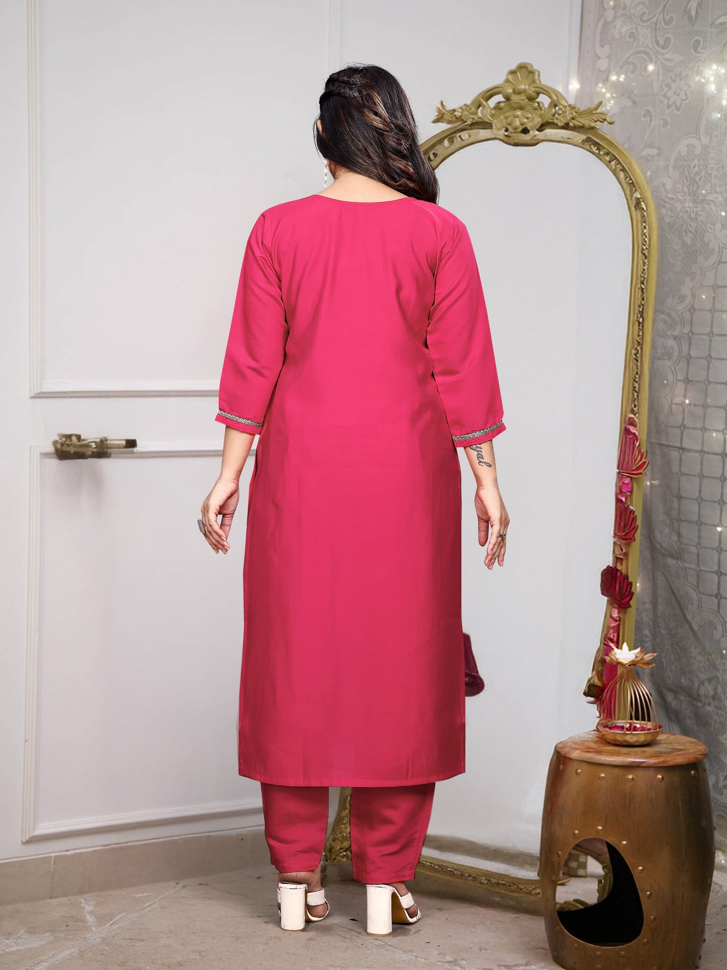 Beautifully designed that seamlessly combines tradition kurta set