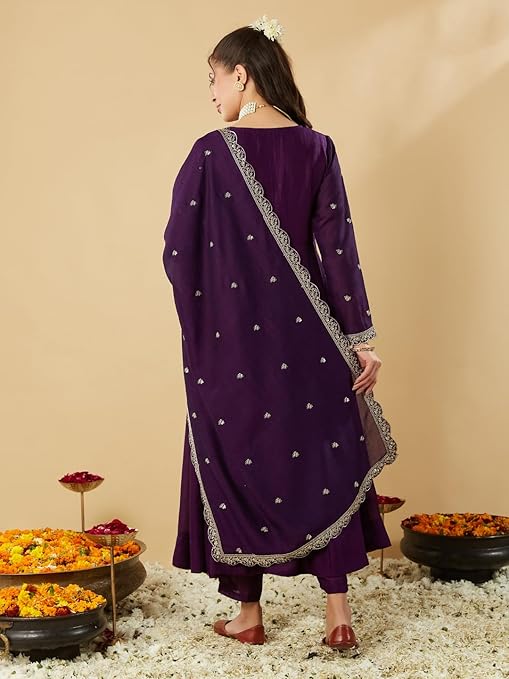 Beautifully designed that seamlessly combines tradition kurta set
