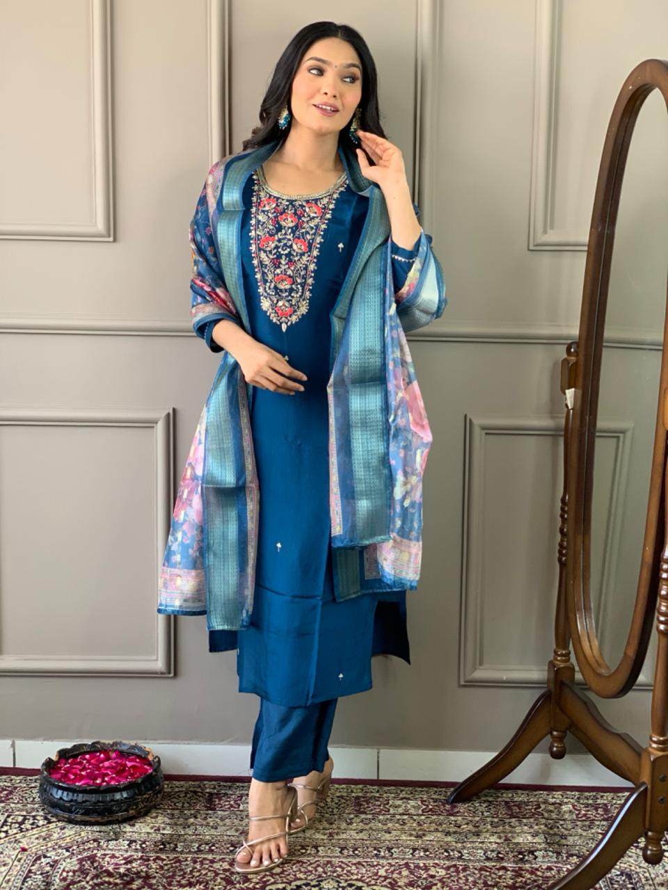 Beautifully designed that seamlessly combines tradition kurta set