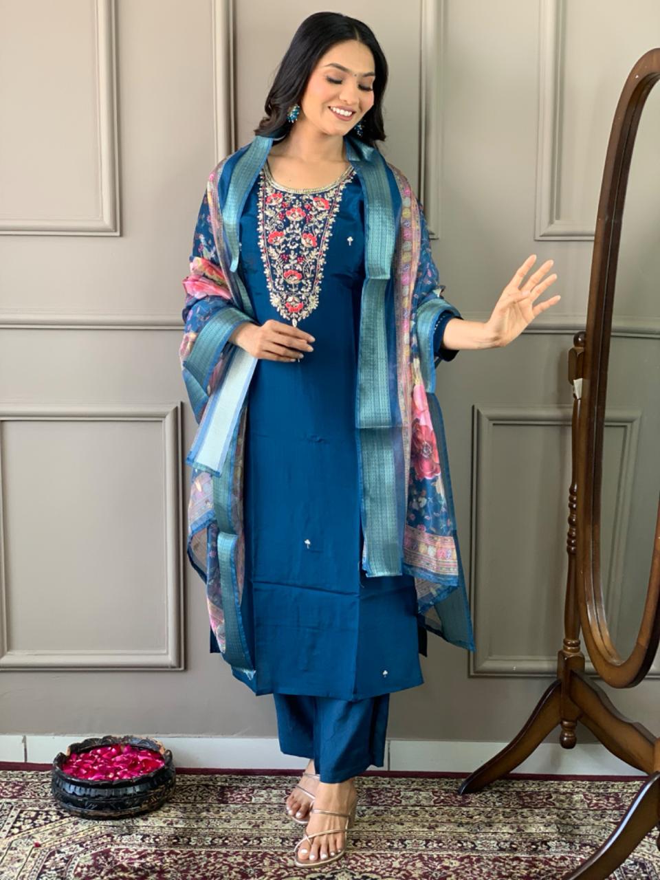 Beautifully designed that seamlessly combines tradition kurta set