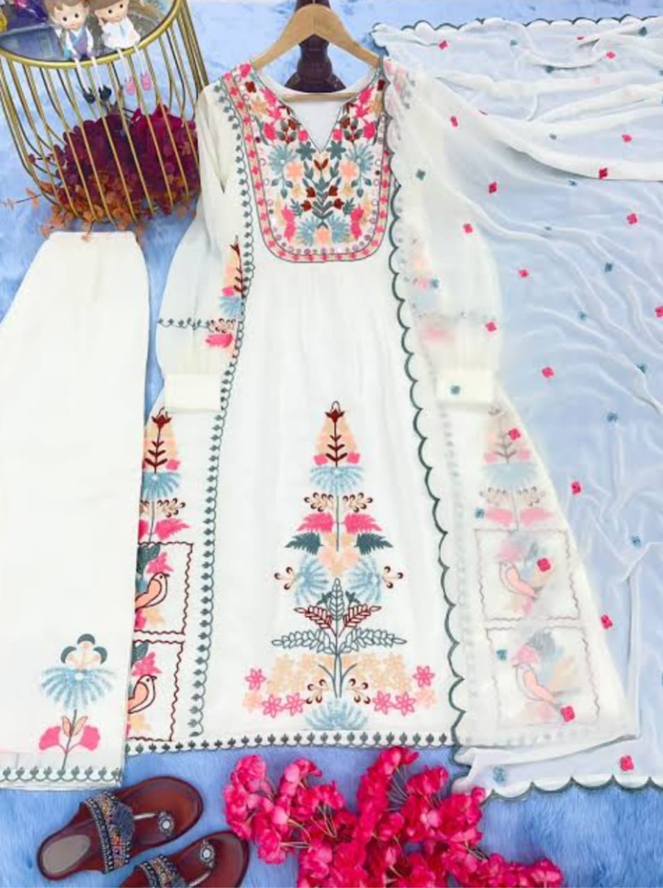 Beautifully designed that seamlessly combines tradition kurta set