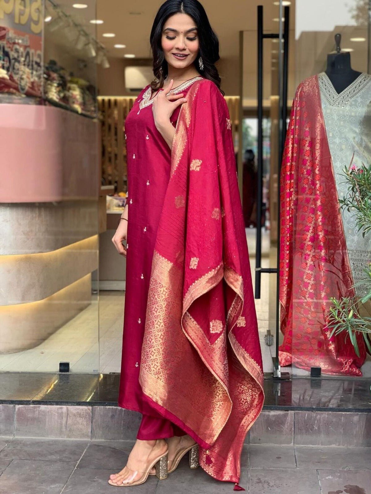 Beautifully designed that seamlessly combines tradition kurta set