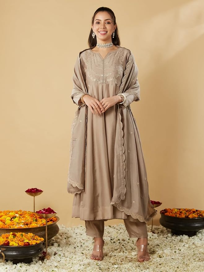Beautifully designed that seamlessly combines tradition kurta set