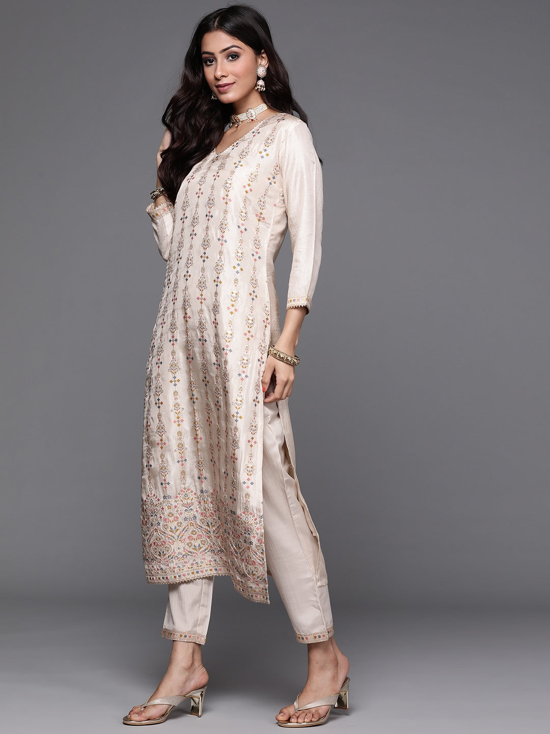 Beautifully designed that seamlessly combines tradition kurta set