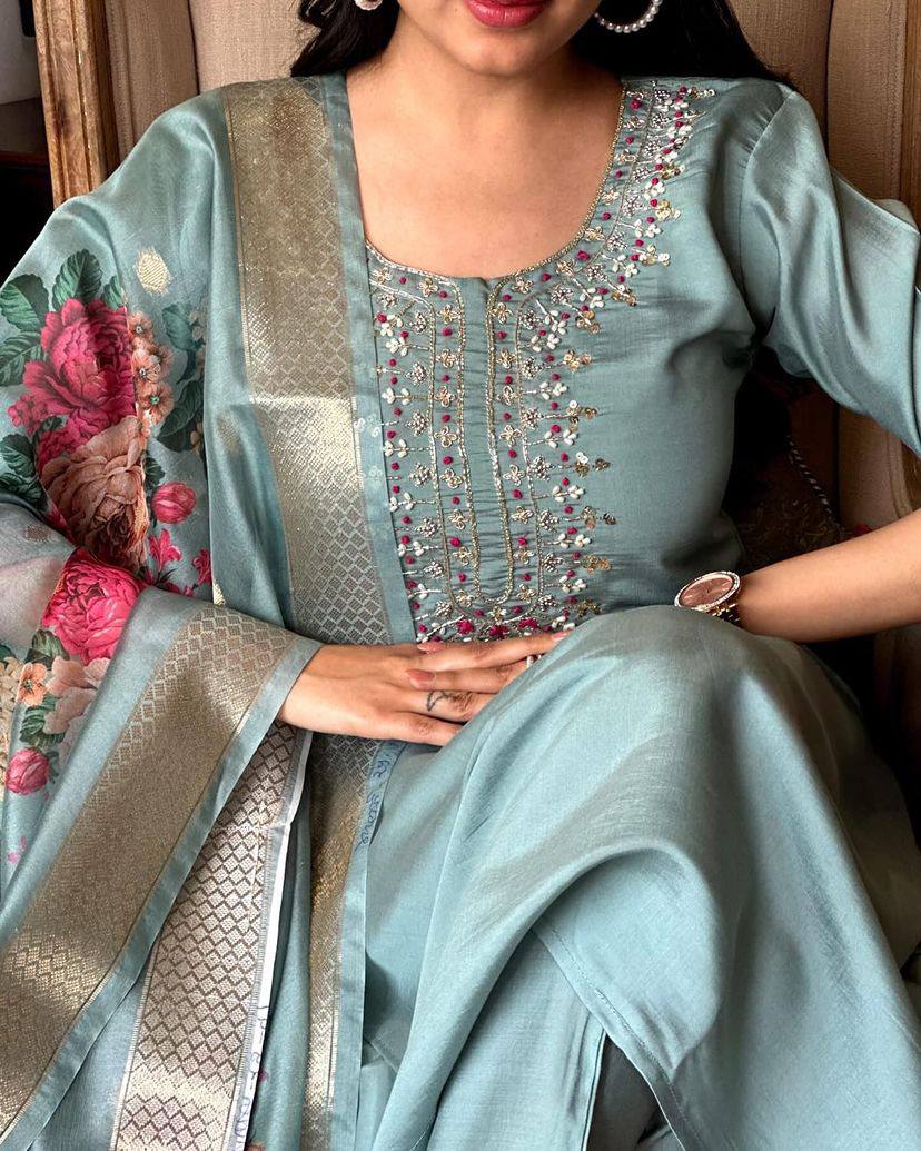 Beautifully designed that seamlessly combines tradition kurta set