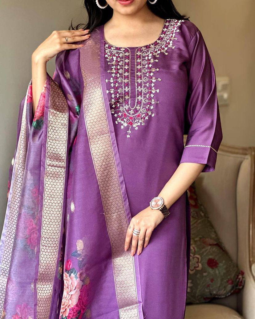 Beautifully designed that seamlessly combines tradition kurta set