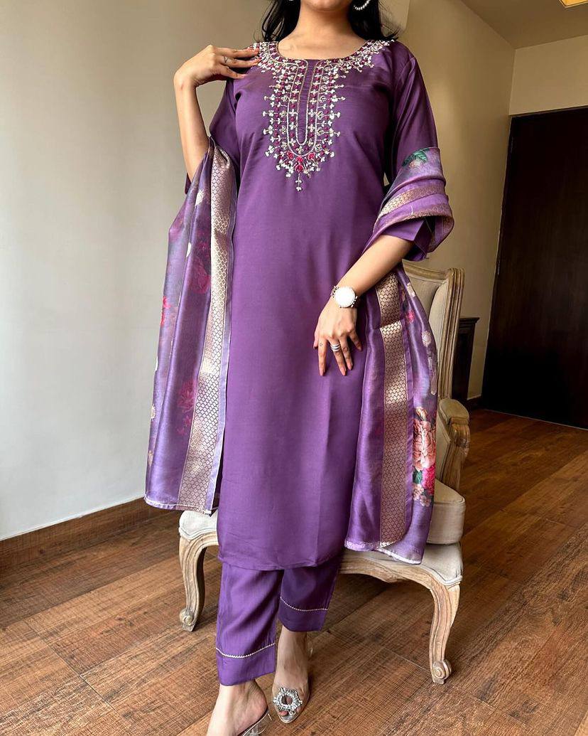 Beautifully designed that seamlessly combines tradition kurta set