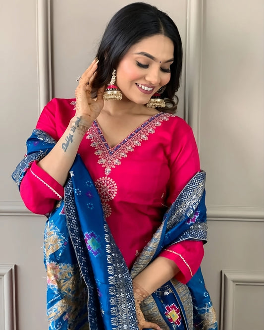 Beautifully designed that seamlessly combines tradition kurta set